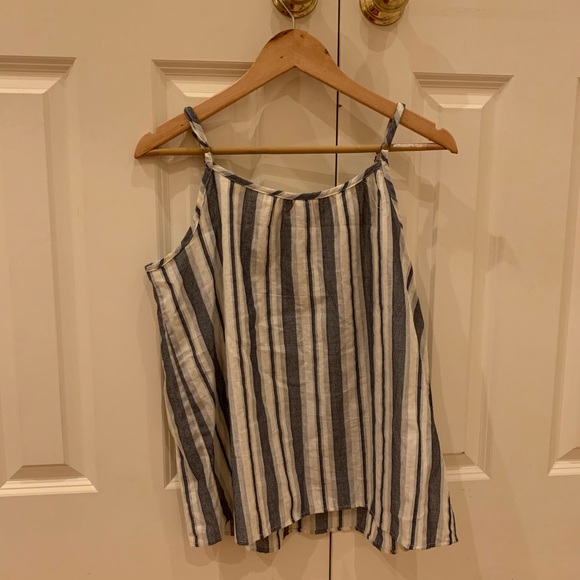 Universal threads stripped blue and white tank. M. - Picture 2 of 4